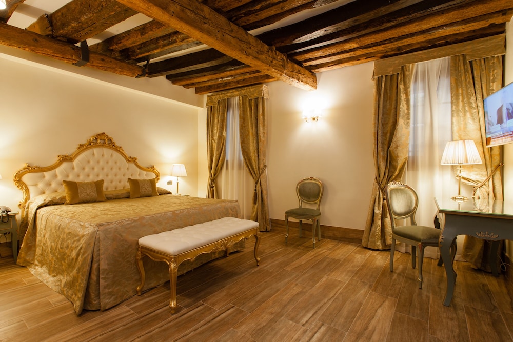 Economy Double Room thumbnail 5