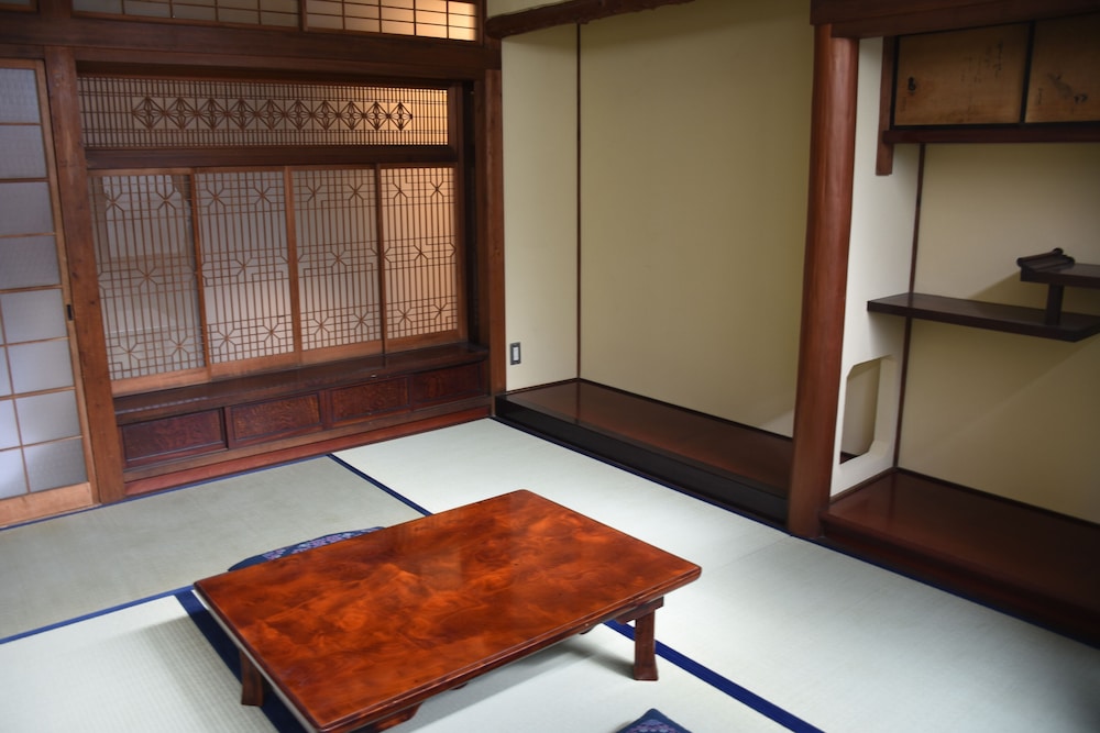Room 1 - Photo 3