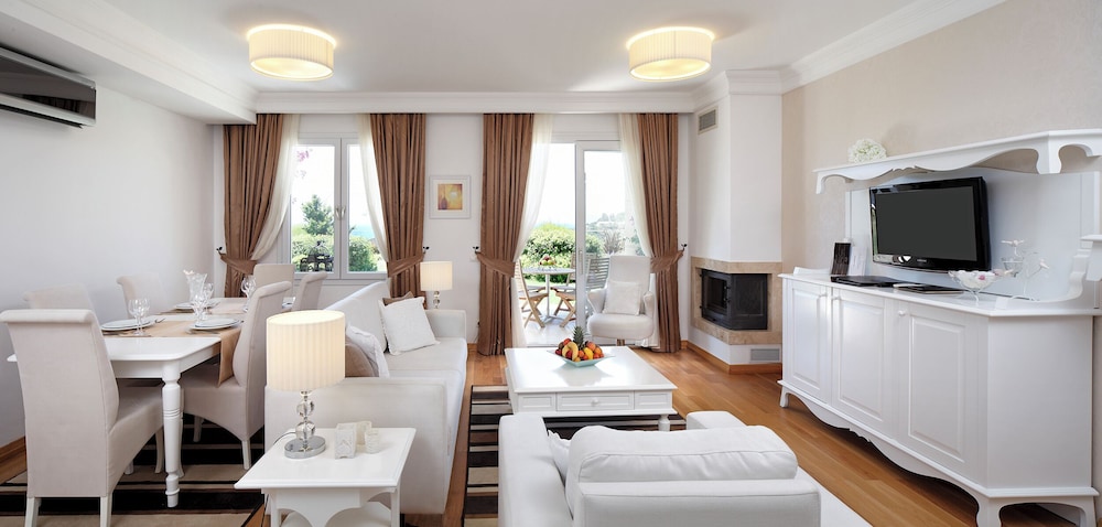 Luxury Villa, 3 Bedrooms, Kitchen, Sea View