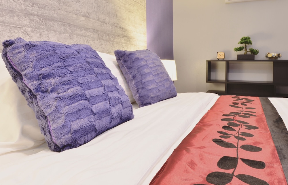 2 Bedrooms Premium photo 1