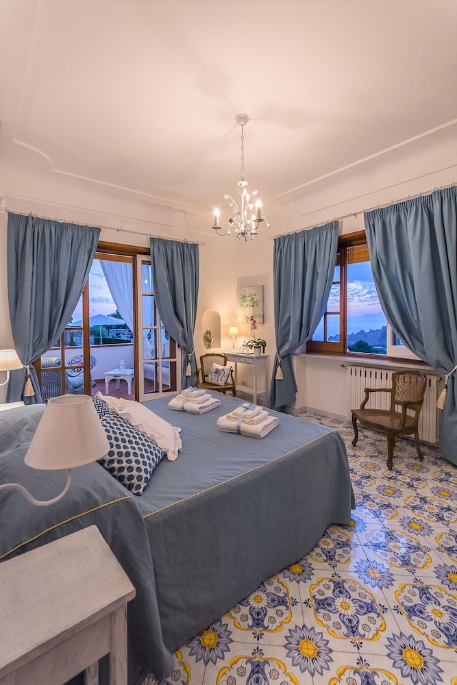 Deluxe Room, Balcony, Sea View - Photo 12