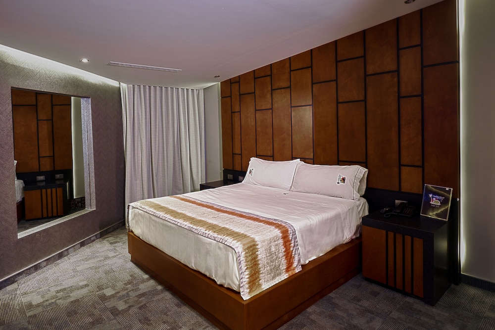 Luxury Suite photo 2