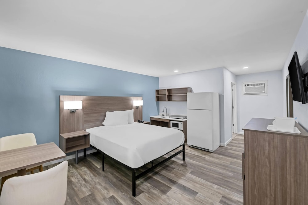 Room, 1 Queen Bed, Non Smoking - Photo 1
