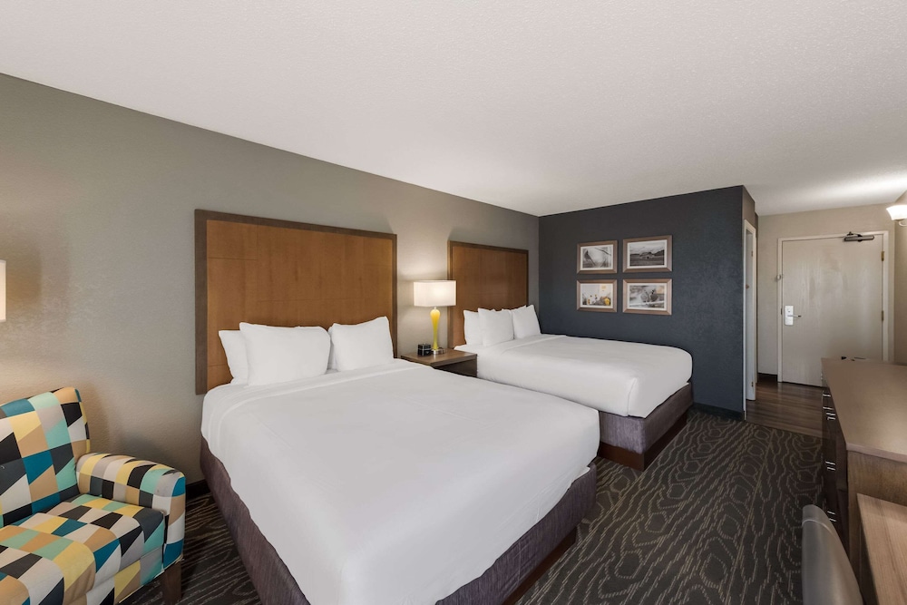 Suite, Multiple Beds, Non Smoking photo 2