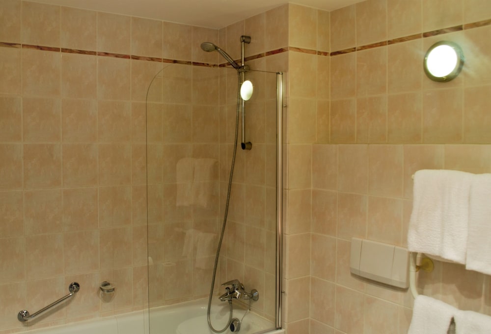 Value Twin Room - Photo 5