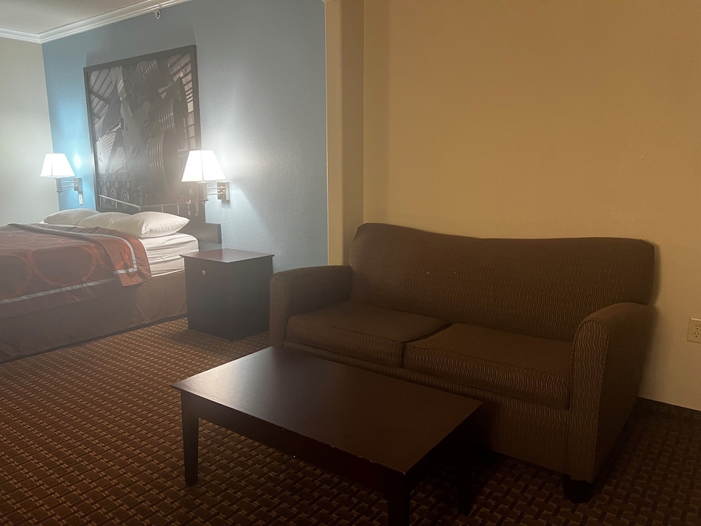 Studio Suite, 1 King Bed, Non Smoking - Photo 2