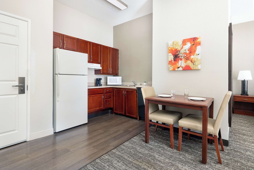 Room, Accessible, Non Smoking - Photo 4