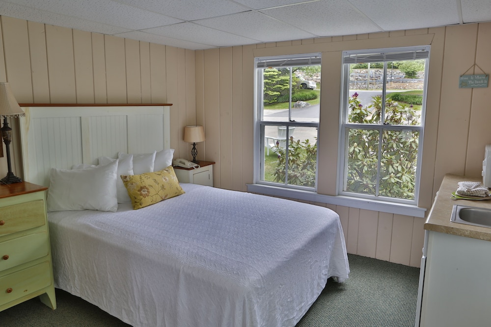 One-Room Cottage with Lake Views - Photo 1