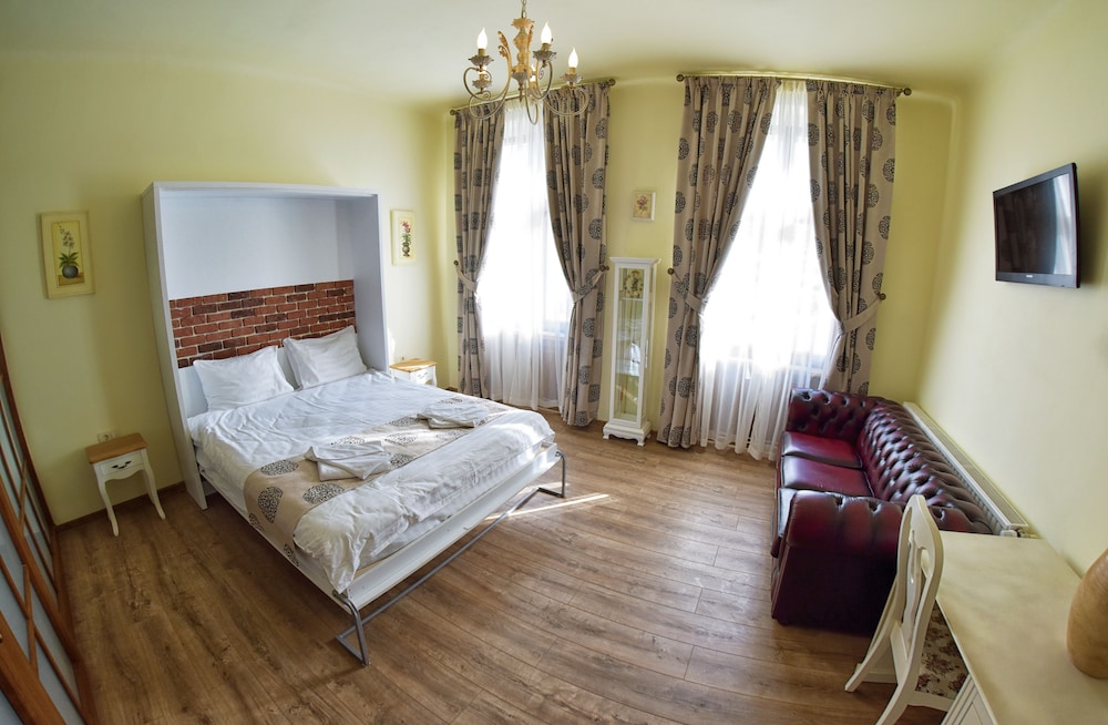 Comfort Room, 1 Queen Bed with Sofa bed photo 3