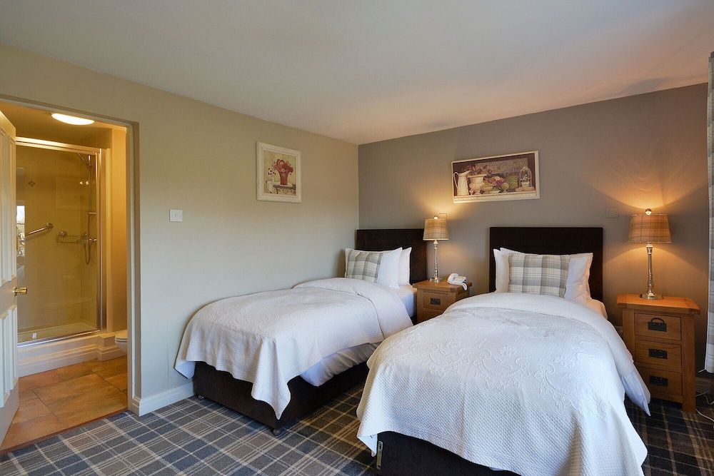 Superior Twin Room, Ensuite photo 2
