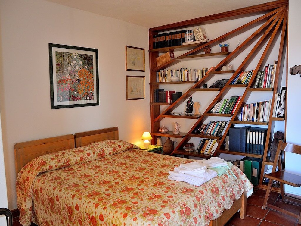 Double Or Twin Room (Private Bathroom External - Camera 2)