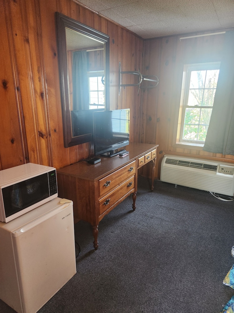 Basic Room, 2 Double Beds photo 3
