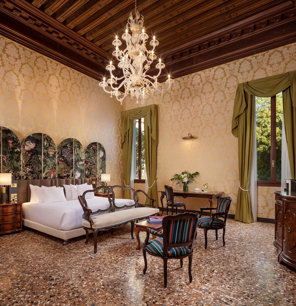 Junior Suite (Extra Bed 3 adults)