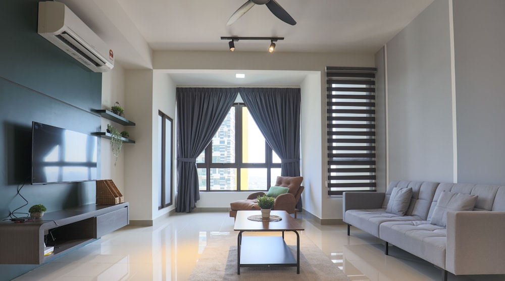 Deluxe Apartment, 1 Bedroom, Pool Access, City View photo 3