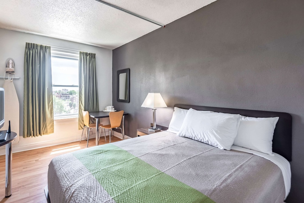 Standard Room, 1 King Bed, Non Smoking