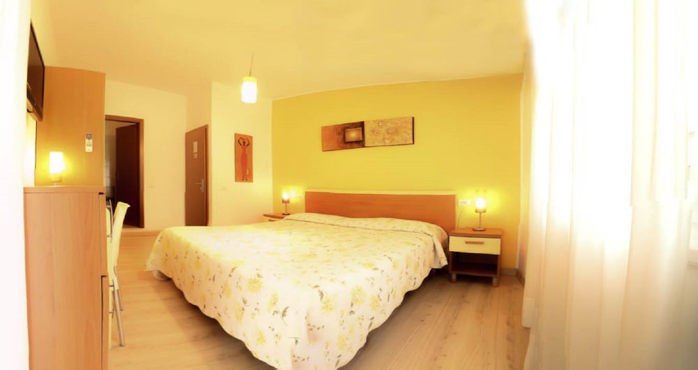 Double or Twin Room, Balcony, City View photo 2