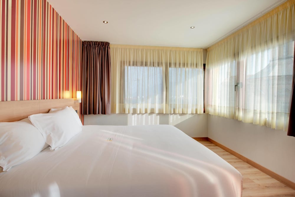 Suite - Photo 2