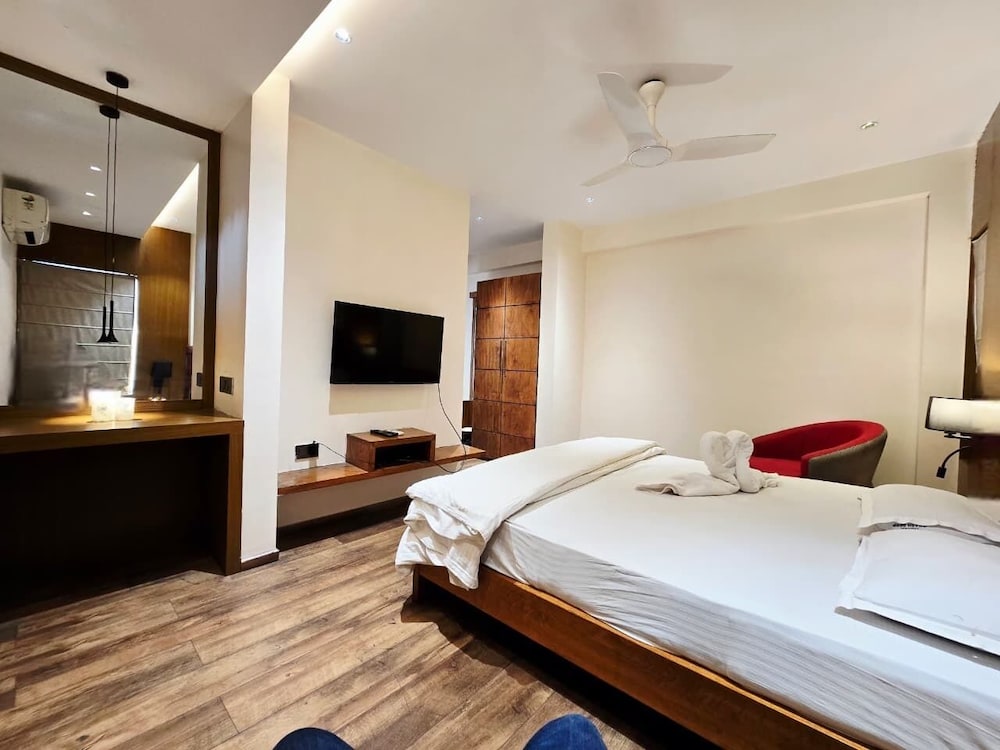 Superior Double Room, City View