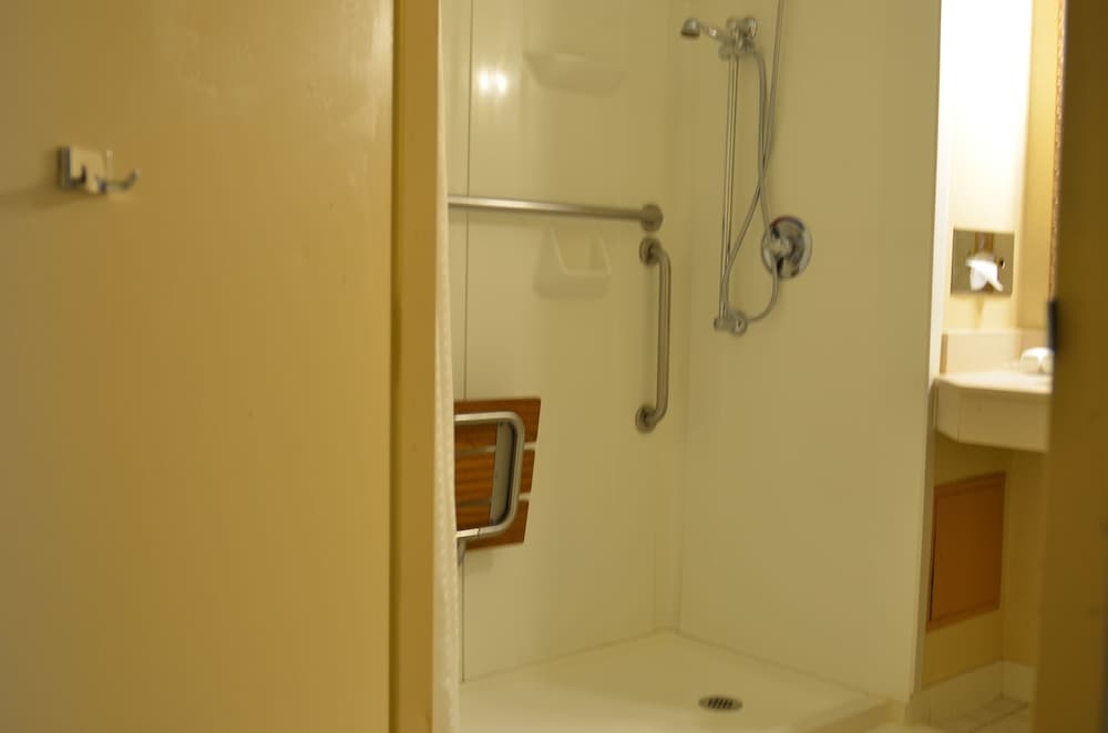 Standard Room, 1 King Bed, Accessible photo 1