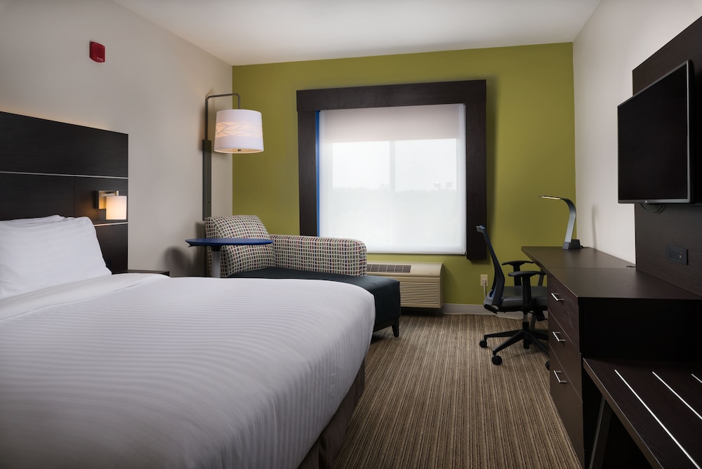 Standard Room, 1 King Bed, Mobility Accessible (Communications) - Photo 3