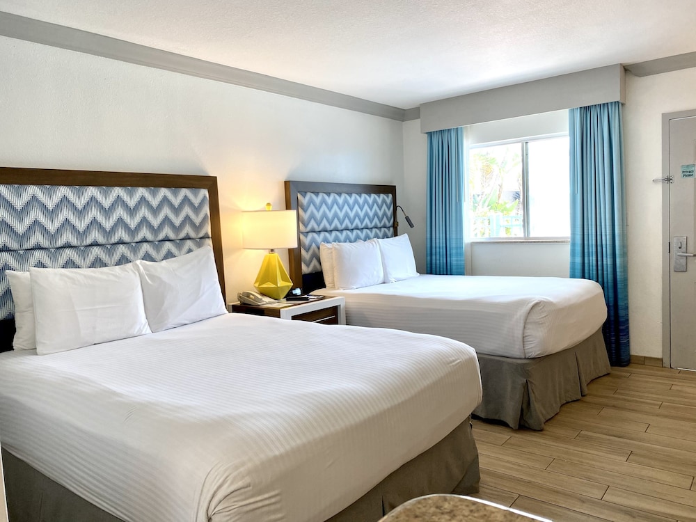 Premium Room, 2 Queen Beds, Kitchenette, Poolside - Photo 16