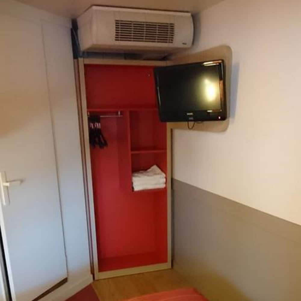Standard Room, 2 Twin Beds - Photo 1
