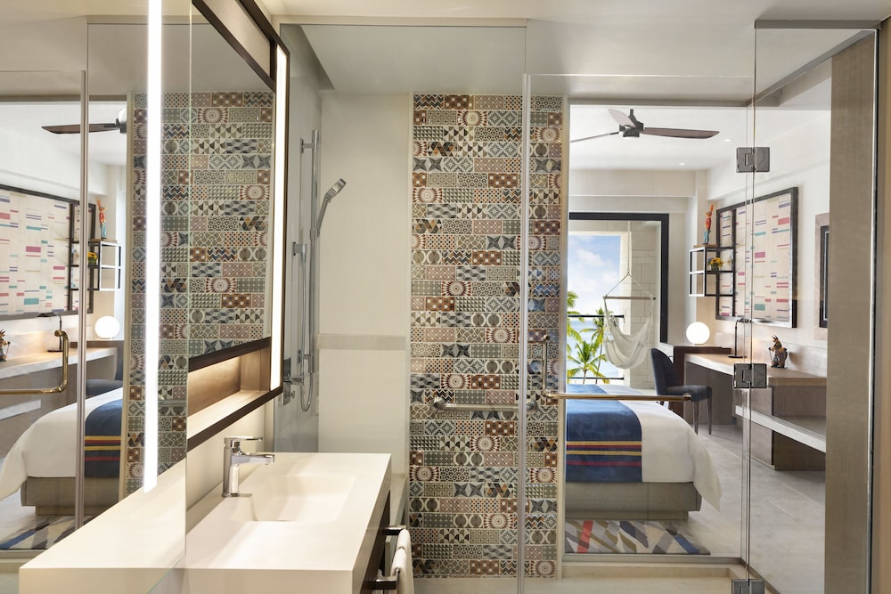 Club Ocean Front Junior Suite King