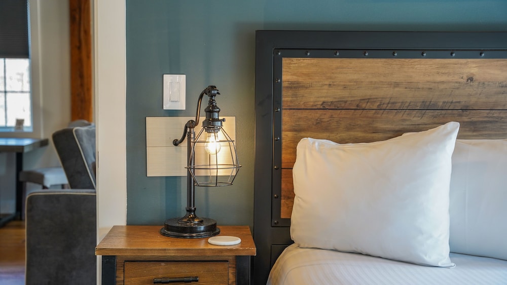 Room, River View (The Williamsburg Suite) photo 1