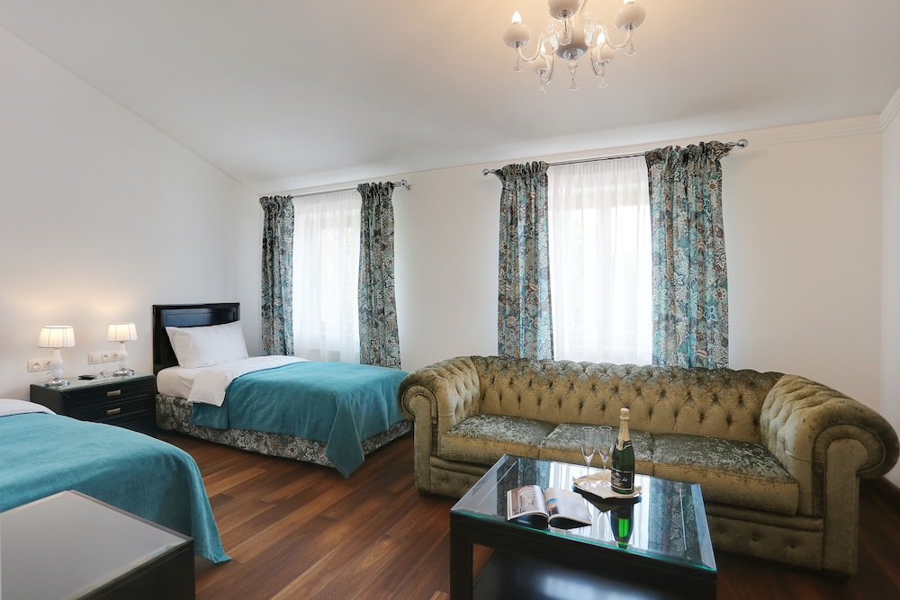 Family Quadruple Room, 1 Bedroom, Kitchenette photo 2