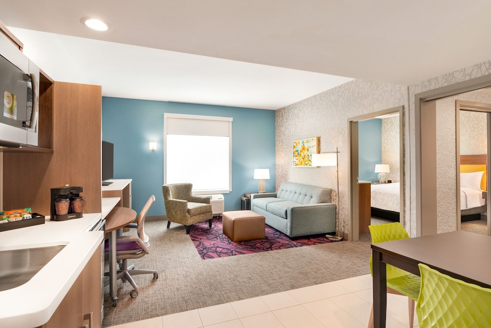 Suite, 1 King Bed, Accessible (Hearing) - Photo 3