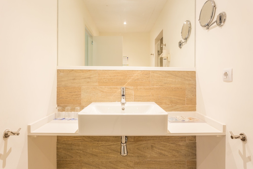 Apartment, 1 Bedroom, Balcony, Annex Building (30m from hotel) - Photo 9