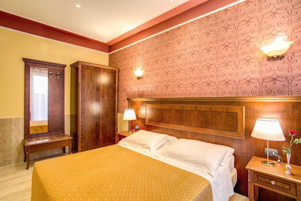 Classic Double or Twin Room photo 2