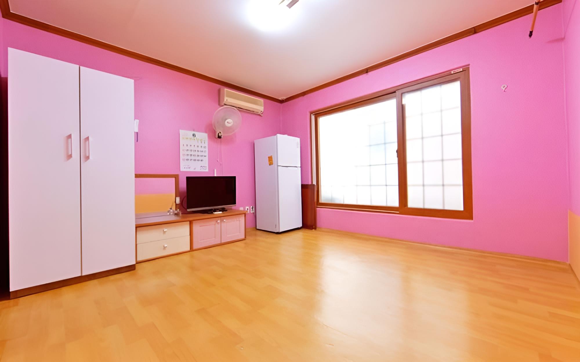 Room (4-6 People Room-Room 302)