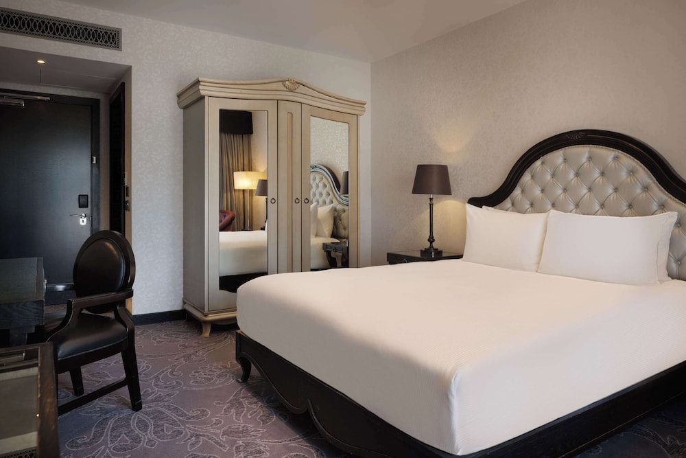 Queen Room with Balcony photo 1