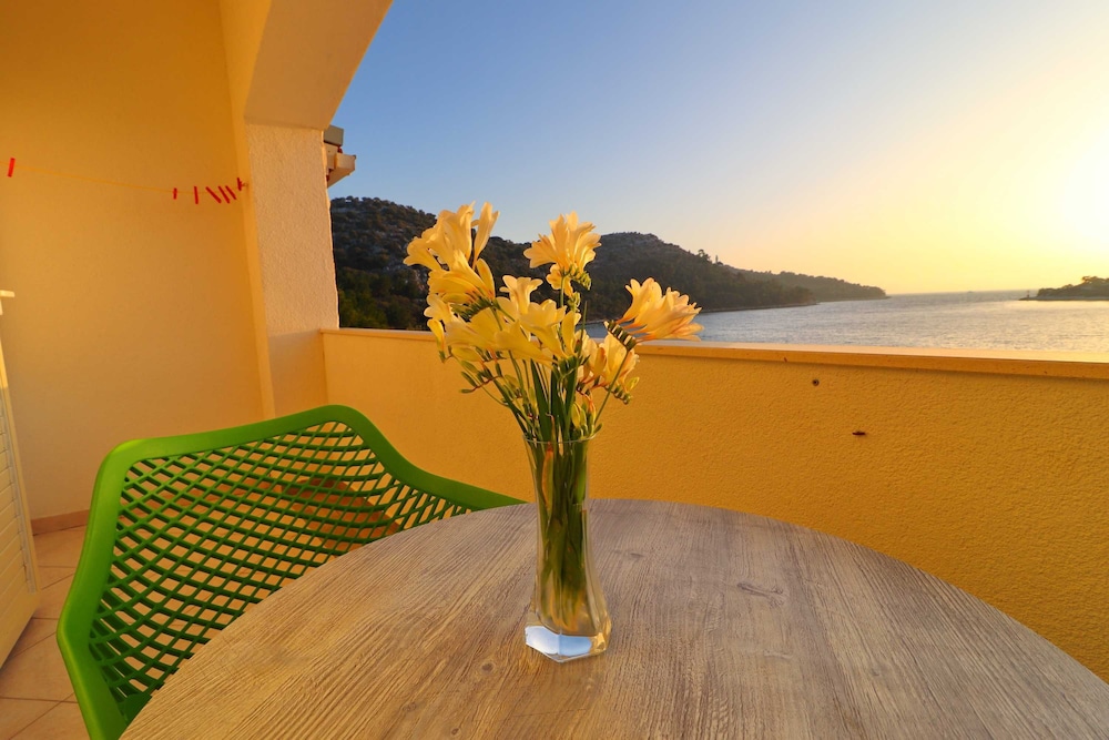 Apartment (Seafront Apartments Anthony - One Bed)