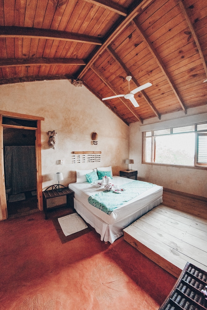 Deluxe Double Room Single Use, 1 King Bed, Balcony, Bay View photo 2