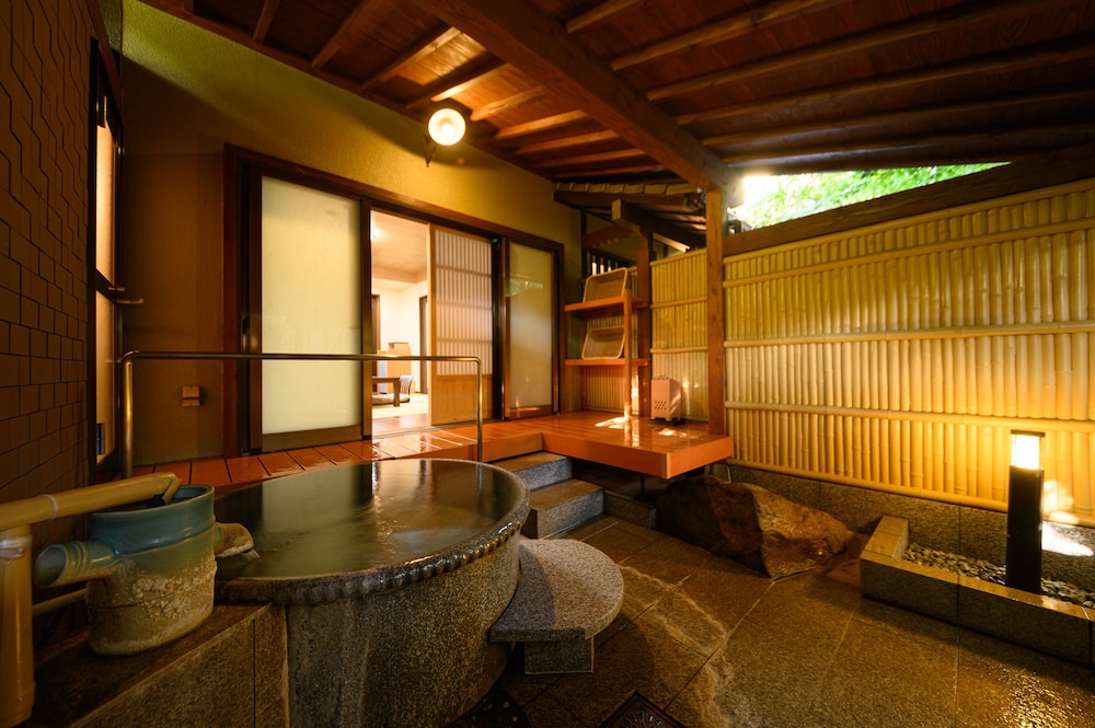 Japanese Western Room with Shigaraki-yaki Ceramics Bath, Non Smoking photo 3