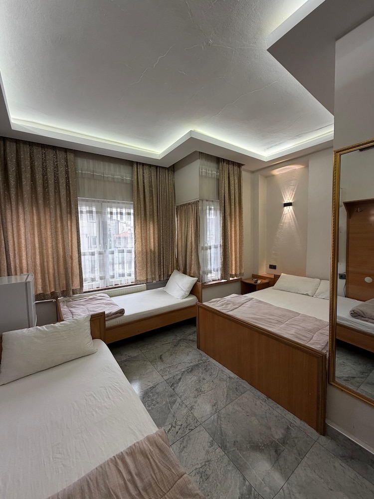 Classic Triple Room, City View photo 1