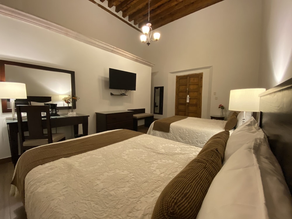 Standard Room, 2 Double Beds, Non Smoking, Courtyard View, photo 6