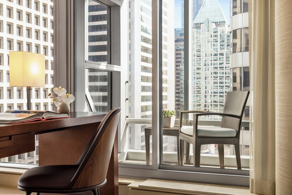 Executive Room, 1 King Bed, Balcony
