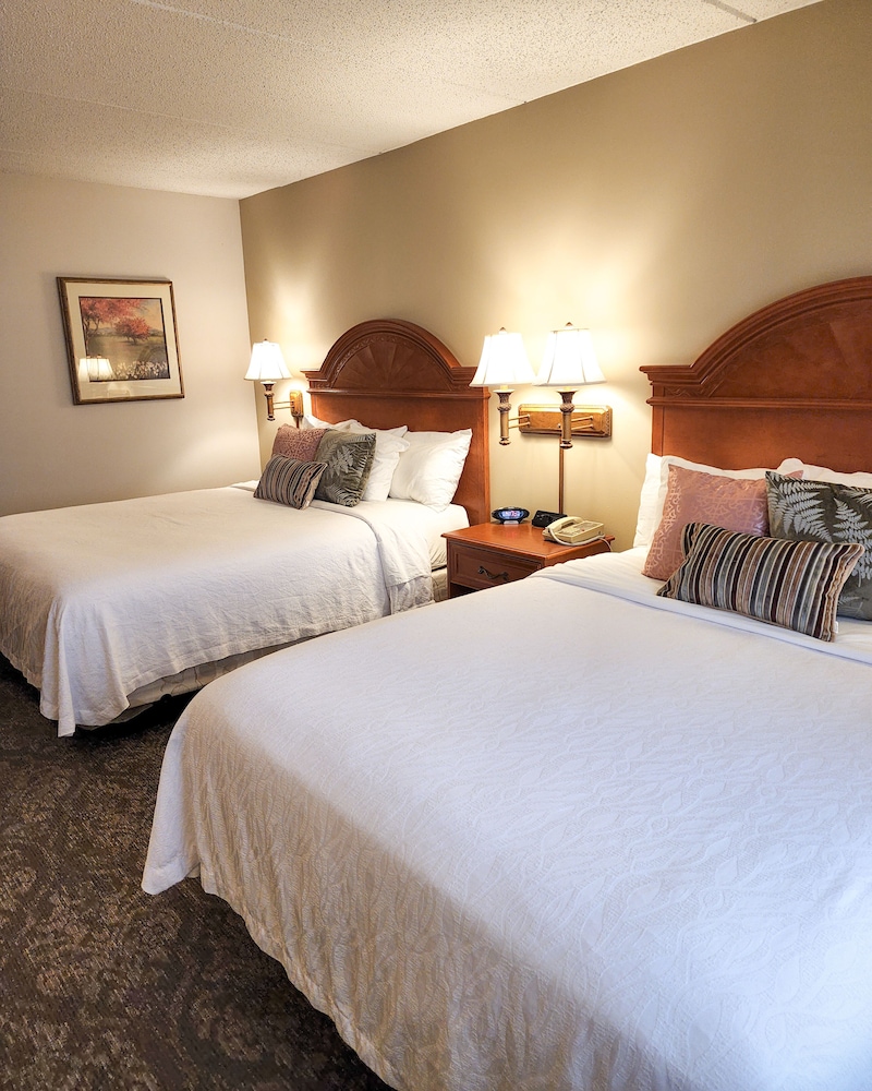 Premier Room, 2 Queen Beds, Non Smoking - Photo 5