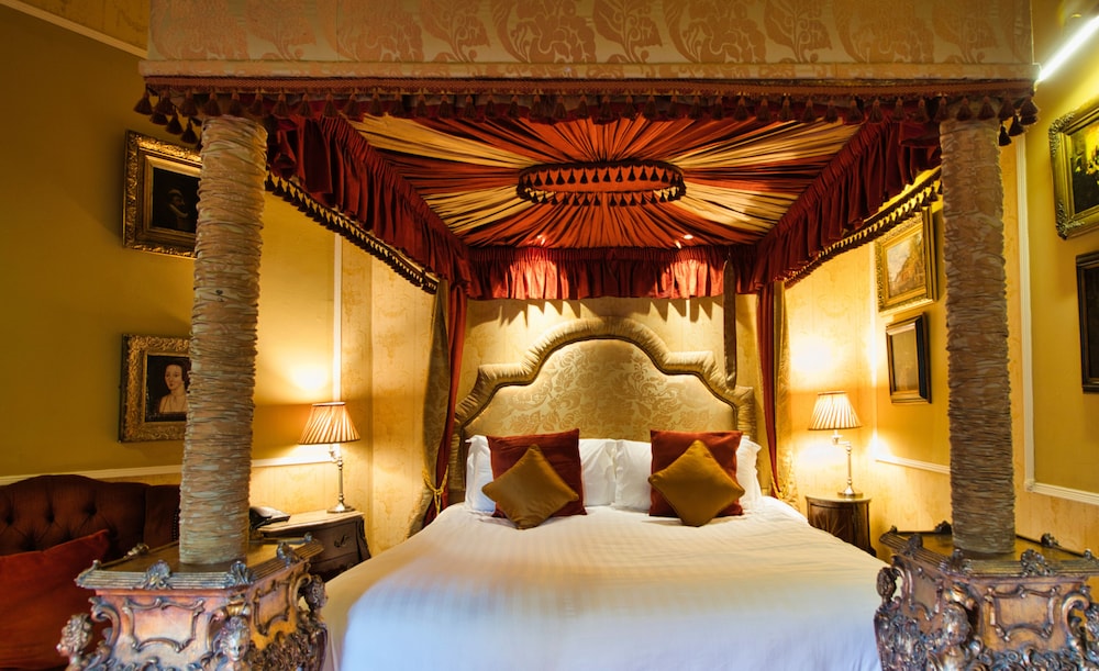 Castle Feature room - Photo 3