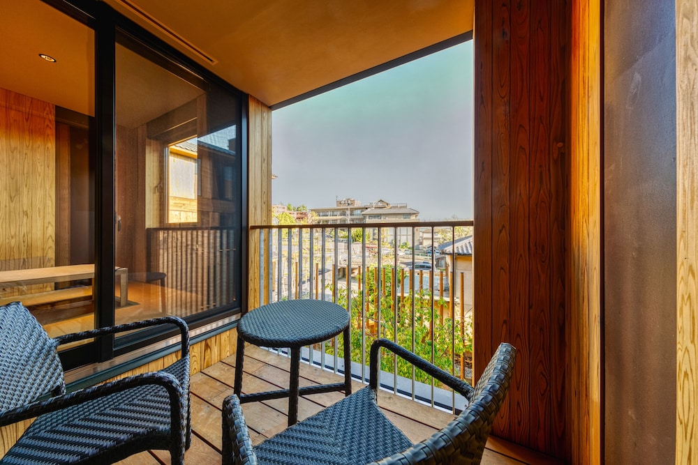 Japanese Western Style Room thumbnail 6