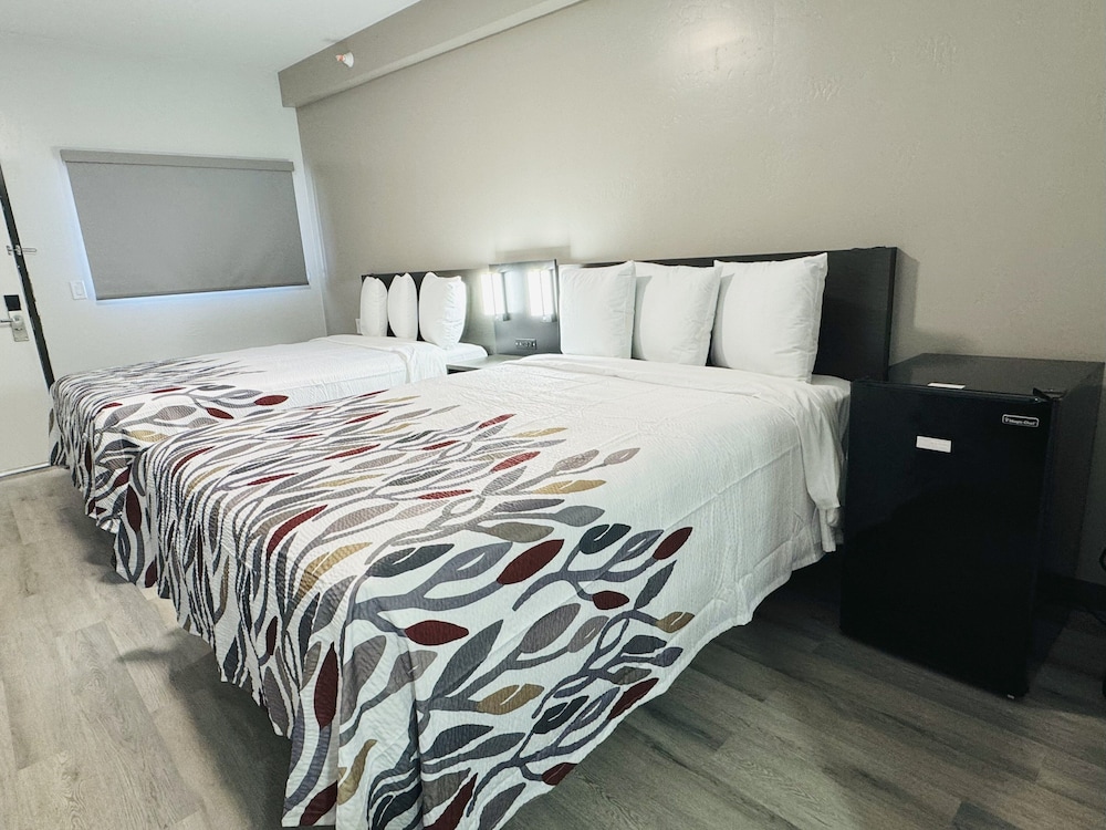 Deluxe Room, 2 Queen Beds, Non Smoking photo 2