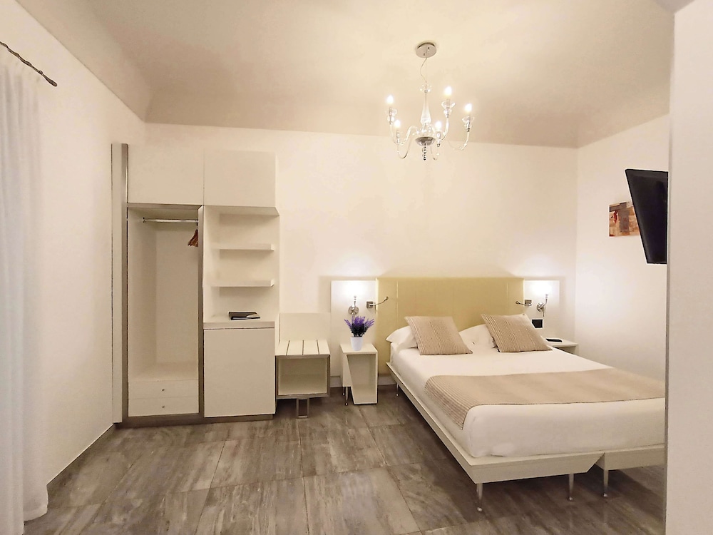 Classic Room, 1 Queen Bed, Non Smoking (Converts to 2 Twin Beds)