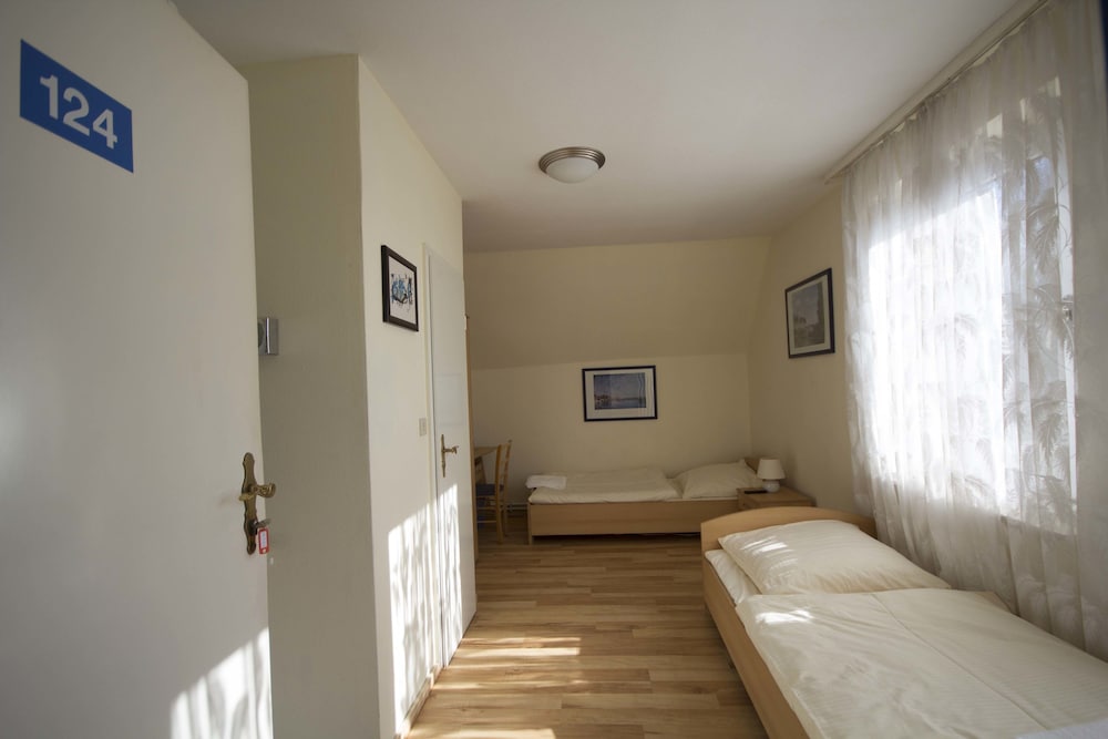 Economy Twin Room photo 1