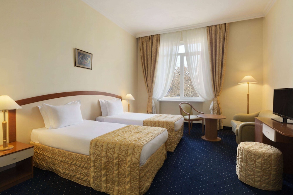 Room, 2 Twin Beds, Non Smoking - Photo 1