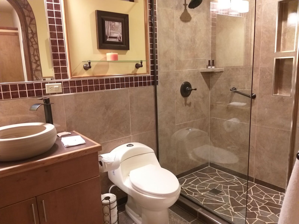 Suite #4 photo 2