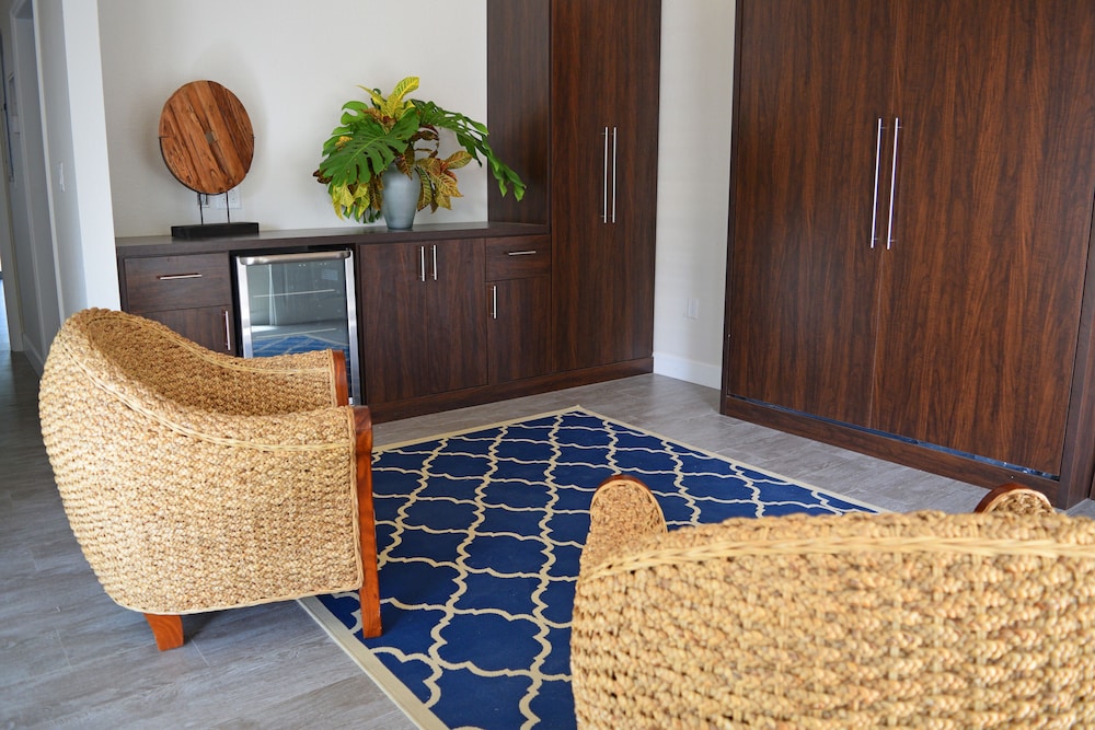 Luxury Suite, 1 Bedroom, Poolside