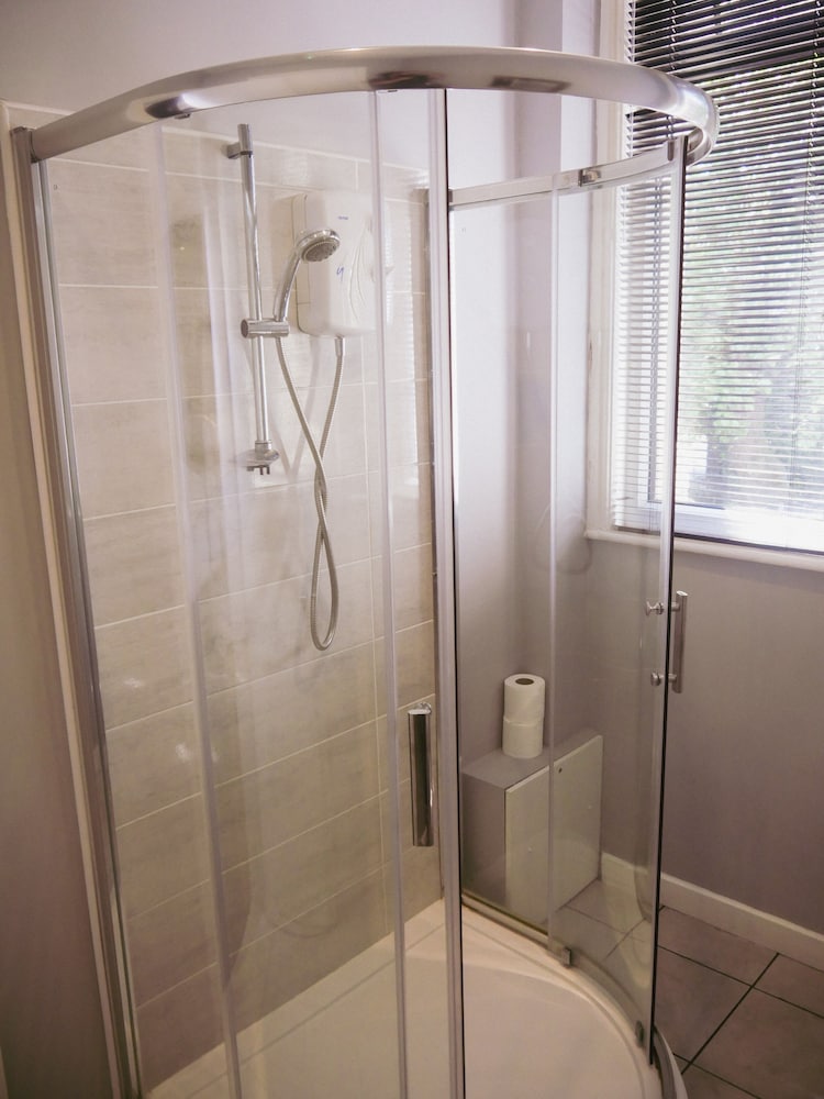 Suite, Ensuite (2) - Photo 9
